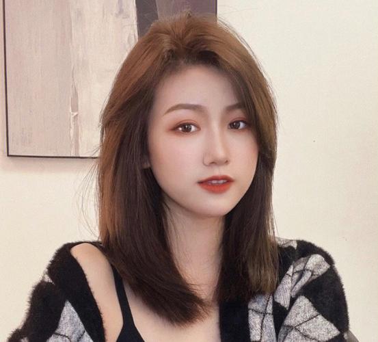 最新中长发型图片女，发型背后的温馨故事展示